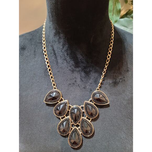 Charming Charlie Women's Statement Black Teardrop Bib Necklace - Picture 2 of 9